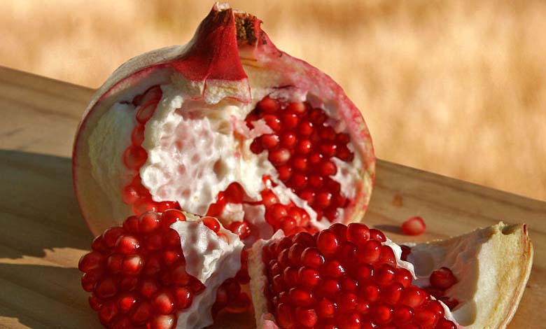Why is pomegranate considered a smart snack?