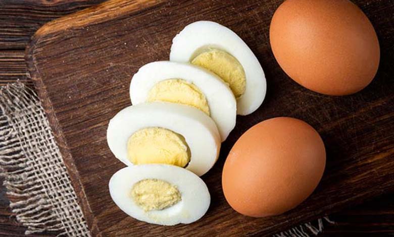 What is the relationship between daily egg consumption and cholesterol?