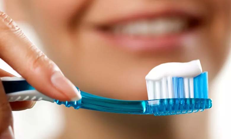 Do Plastic Particles in Toothbrushes Pose a Health Risk?