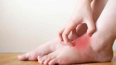 Concerning warning signs that may begin with simple itching in the feet: understanding causes and implications