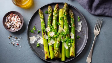 How can asparagus help stabilize blood sugar levels?