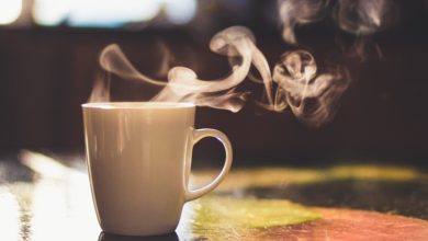 How can hot drinks help lower body temperature?