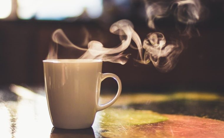 How can hot drinks help lower body temperature?