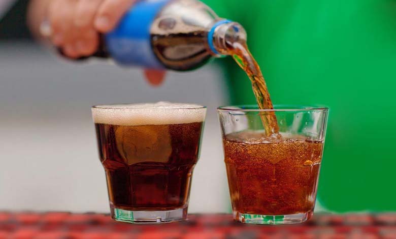 How do dark carbonated beverages affect kidney health? Mechanisms and metabolic implications