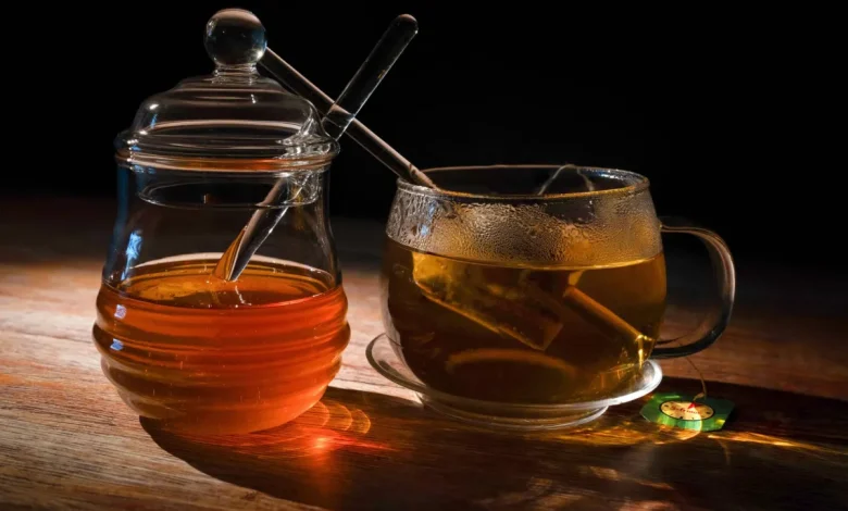  5 Health Benefits of Adding Honey to a Cup of Tea