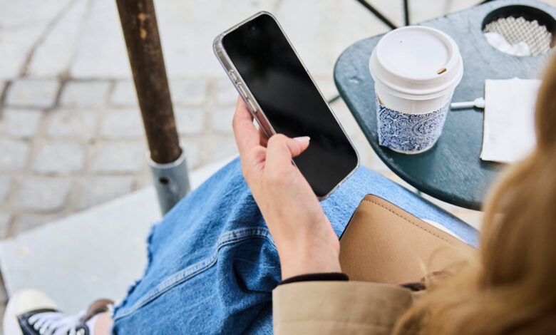 How Smartphones May Be Contributing to Declining Birth Rates Worldwide: An In-Depth Analysis