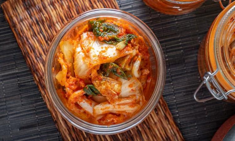 Kimchi May Help the Body Eliminate Microplastic Particles: What Emerging Research Suggests
