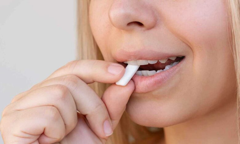 Here's What Happens in Your Stomach the Moment You Swallow Chewing Gum