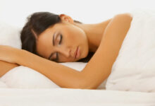 Sleeping With Makeup On: A Simple Nighttime Habit That May Threaten Your Eye Health