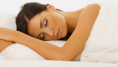 Sleeping With Makeup On: A Simple Nighttime Habit That May Threaten Your Eye Health