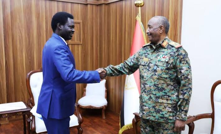 Al-Burhan excludes Minni Minnawi from the political arena: accusations of negligence and refusal to participate