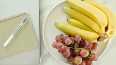 How Do Bananas and Grapes Affect Your Diet?