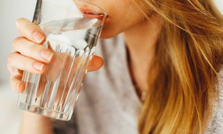 How Does Drinking Water Help Regulate Blood Sugar?