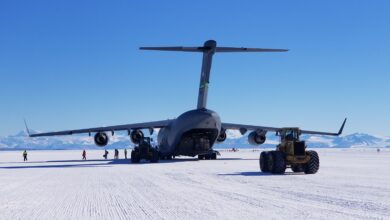 Missile on the way: Russian warning alters the course of a U.S. aircraft over Antarctica