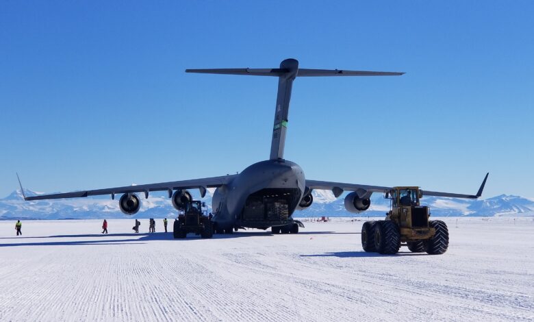 Missile on the way: Russian warning alters the course of a U.S. aircraft over Antarctica