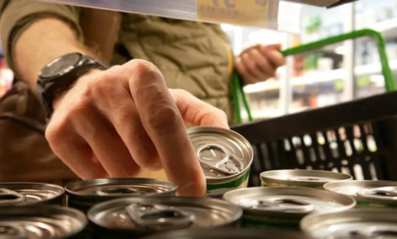 What Health Risks Can Damaged Canned Foods Cause?