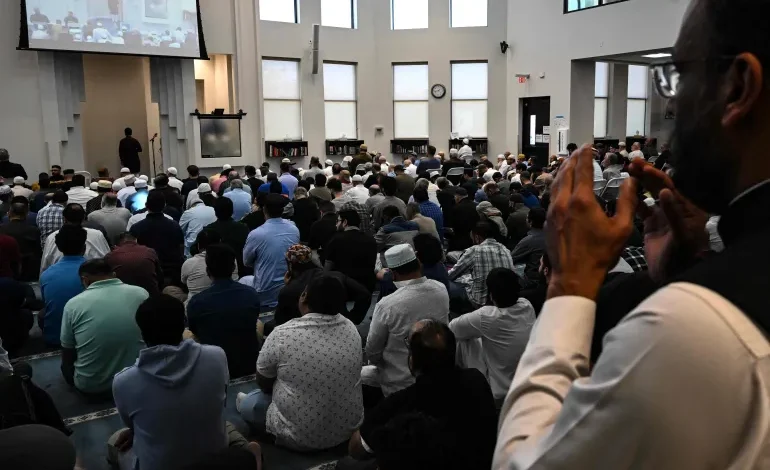The Muslim Community in Texas Between Abbott’s Decision and Fears of Religious Discrimination