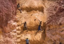 For Gold, Sudanese Prospectors Face the Dangers of War and Air Strikes