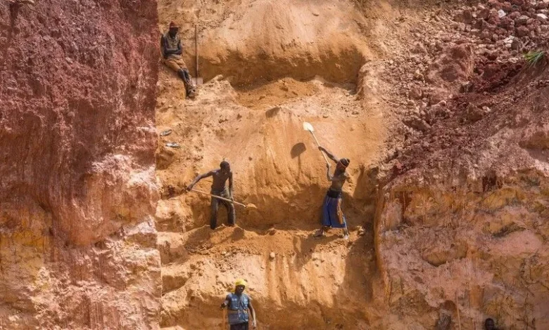 For Gold, Sudanese Prospectors Face the Dangers of War and Air Strikes